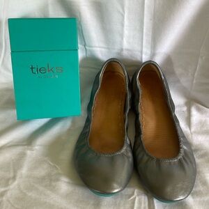Metallic Pewter Tieks Size 9